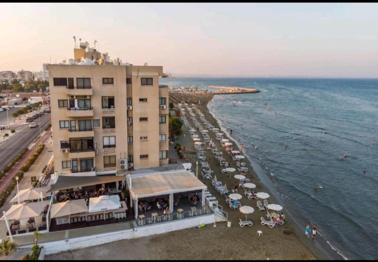 Bettys 1Br Seafront Apt Larnaca Exterior photo