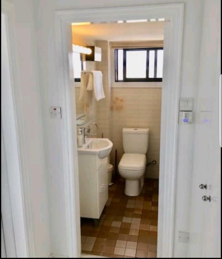 Bettys 1Br Seafront Apt Larnaca Exterior photo