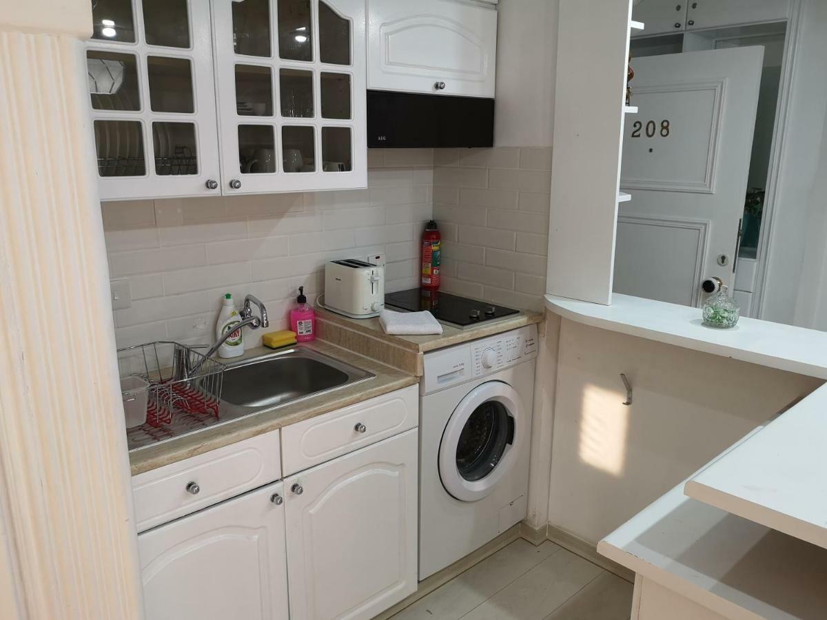 Bettys 1Br Seafront Apt Larnaca Exterior photo